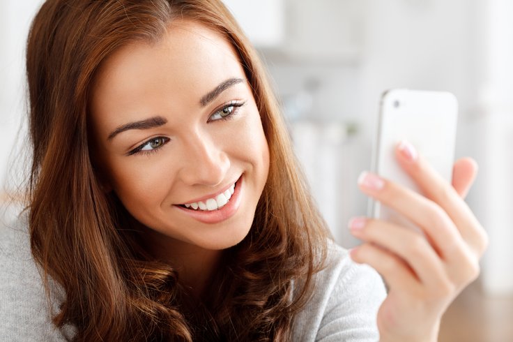 Z mobilních telefonů se nejčastěji navštěvují Databáze a katalogy