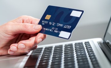 Polovina uživatelů nakupujících online měla s nákupem potíže