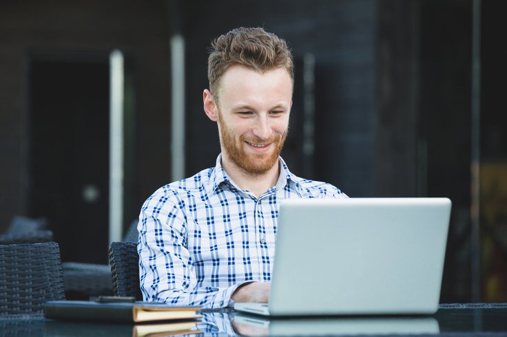 Poland: Visiting online automotive shops in April and October