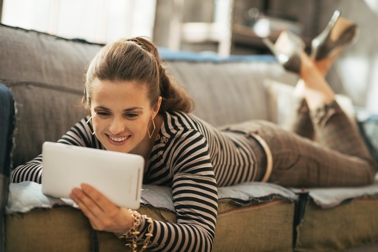 Female rather than male university students prevail online