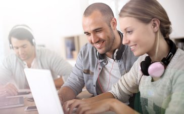Susidomėjimas multimedija internete balandį šiek tiek mažėjo