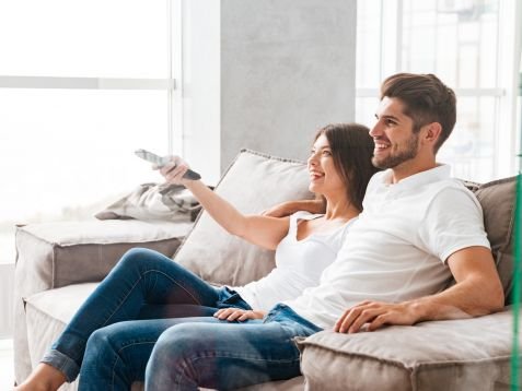 Consumers in 2018: watching TV with smartphone in hand