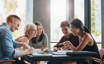 W kwietniu kultura i rozrywka popularna online