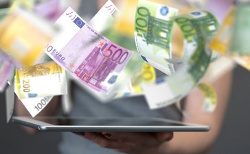 Rynek reklamowy w Polsce 2,2 proc. w górę. Internet zyskuje kosztem prasy i telewizji