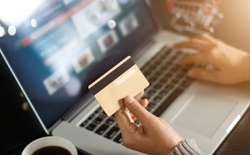 Internauci zaufali e-sklepom. Raport „E-commerce w Polsce 2018” już dostępny