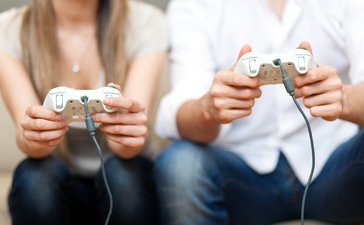 Mniej Polaków gra w gry online