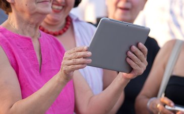 Internauci 55+ na Twitterze i Facebooku