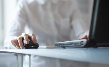Which adverts do internet users click on most often?