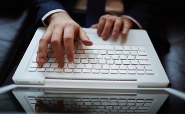 „Strona WWW poniżej progu badawczego” – czyli jaka?
