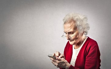 Kas naršo mobiliuoju telefonu?