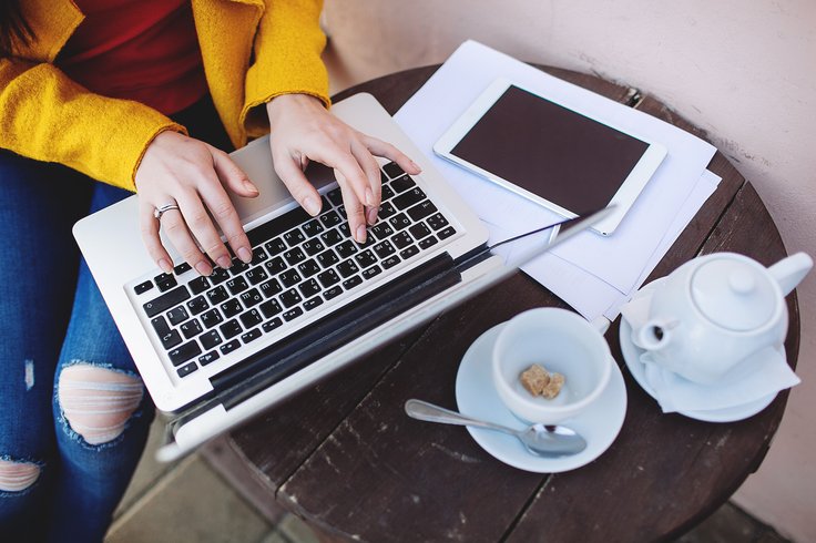Those who shop online use a laptop