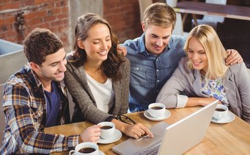 Hungarians in online communities