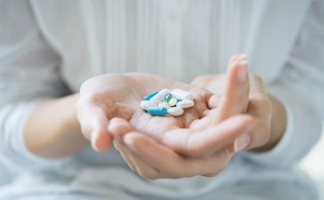 Polska: Preparaty na przeziębienie rządzą w reklamach wideo farmaceutyków