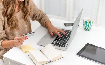 Grudniowe zakupy w sieci. Jakie sklepy wybierali polscy internauci?
