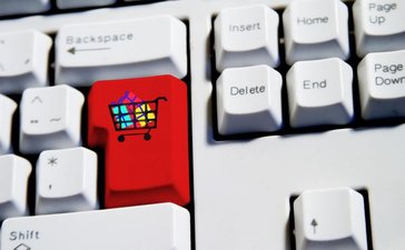 Czy i jak spędzamy święta w Internecie