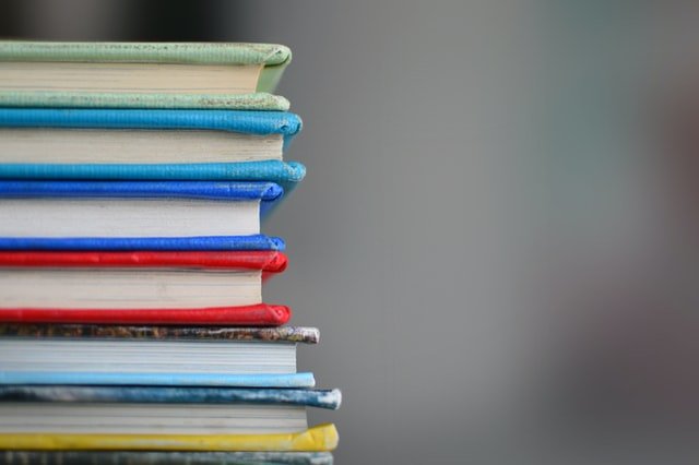 Viena bērna palaišanai skolā vecāki plāno tērēt līdz 150 eiro, šogad skolas preces retāk iegādājas ārzemēs