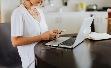 pexels-karola-g-4968547