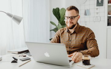 pexels-karola-g-5882696