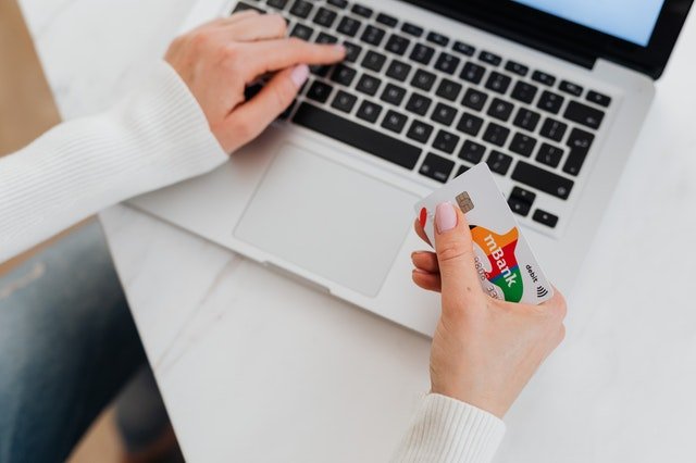 51 percent of surveyed Estonian Internet users expect their online spending to increase this year