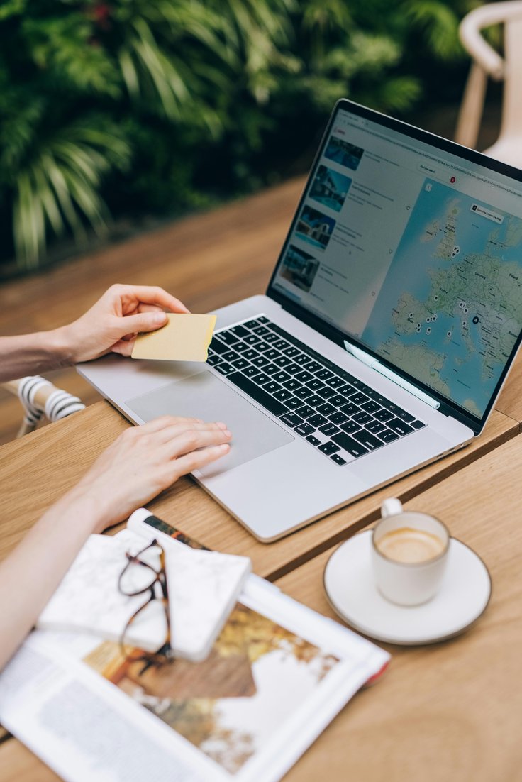 pexels-leeloothefirst-8938679