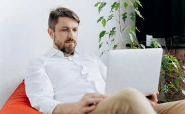 pexels-mikhail-nilov-6592661