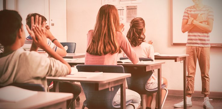 Back to school. Polish students online and media activity